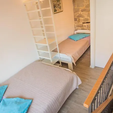 Three Level In Town Centre Apartamento *